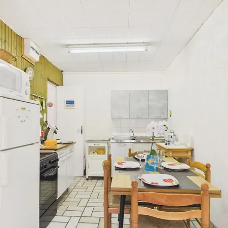 A Pied, Pour 4 Avec Terrasse Appartement
